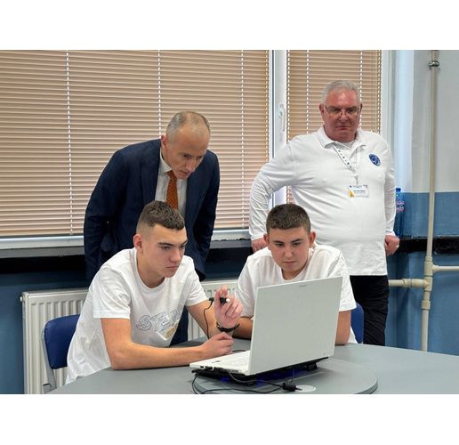 Министърът на образованието и науката Красимир Вълчев в Ловеч, където се запозна с материалната база и възможностите за развитие на четири училища