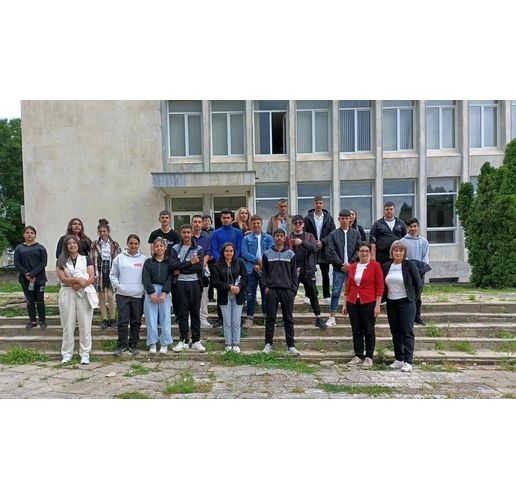 Прокурор Жасмина Колева от Районна прокуратура - Варна се включи в инициатива на Община Вълчи дол и разговаря с ученици от града за вредите от употребата на наркотични вещества
