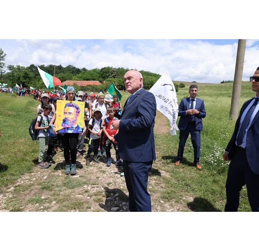 Премиерът Димитър Главчев поздрави участниците в Национален поход "По стъпките на Ботевата чета"