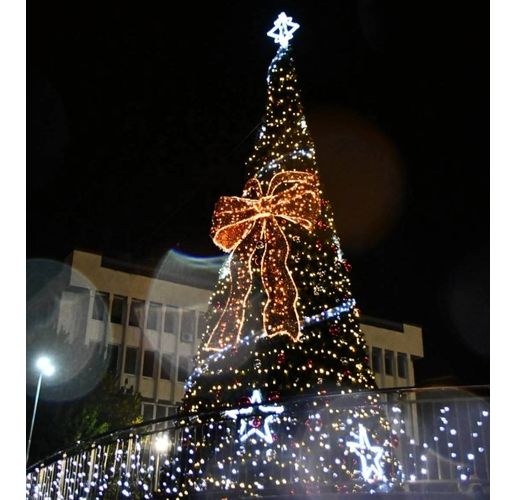 Грейнаха коледните светлини на елхата в Асеновград