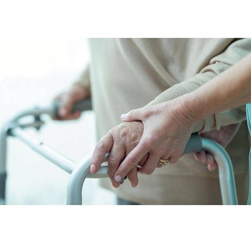 Грижа за възрастни хора