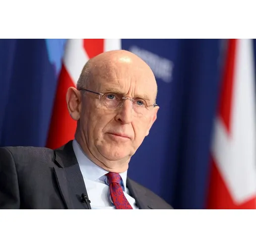 Джон Хийли, министър на отбраната на Великобритания