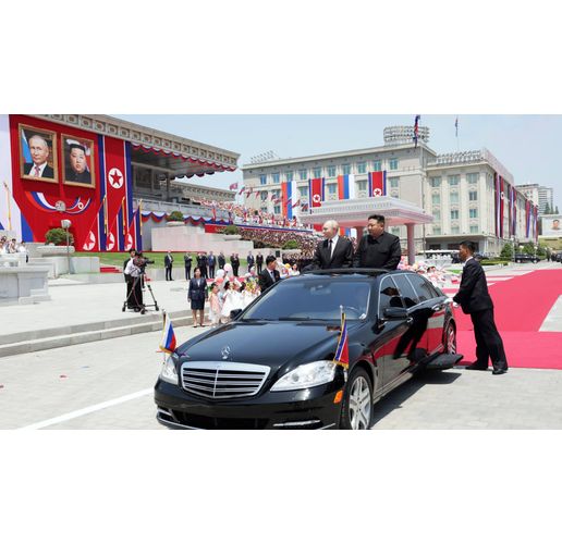 Диктаторът Путин в Северна Корея