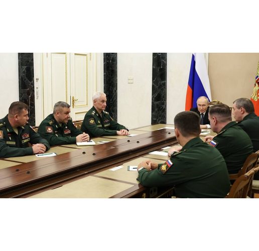 Диктаторът Путин с командващи руските групировки в Украйна