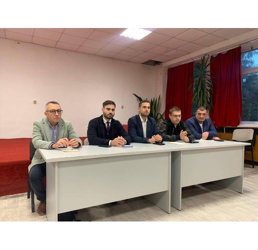 Председателят на Комисията по финанси и бюджет в Столичния общински съвет Димитър Вучев по време на открита приемна с граждани в район "Изгрев"