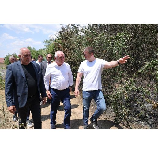 Министър-председателят пристигна в района на Стара Загора, който е от най-засегнатите от пожарите
