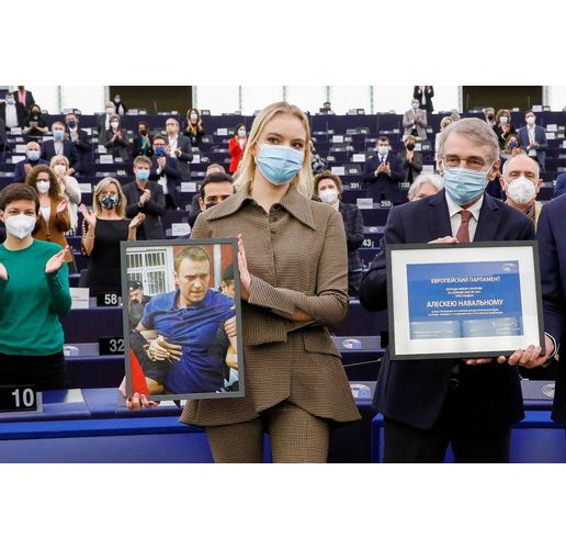 Дъщерята на Навални прие от негово име наградата "Сахаров"