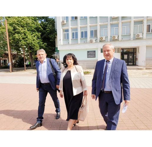 Отдясно наляво: Д-р Дарин Димитров, Теменужка Петкова и областният председател на СДС-Търговище д-р Явор Александров
