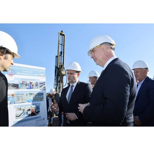 Министър-председателят Росен Желязков при инспекция на проучвателен сондаж на площадка на "Мини Марица-изток", където се извършват изследвания за редкоземни елементи и критични суровини в българските лигнитни въглища