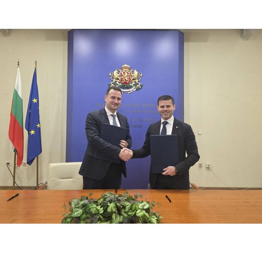 Министърът на енергетиката Жечо Станков и председателят на Конфиндустрия България Роберт Санторели положиха подписи под документа, разширяващ възможностите за взаимодействие