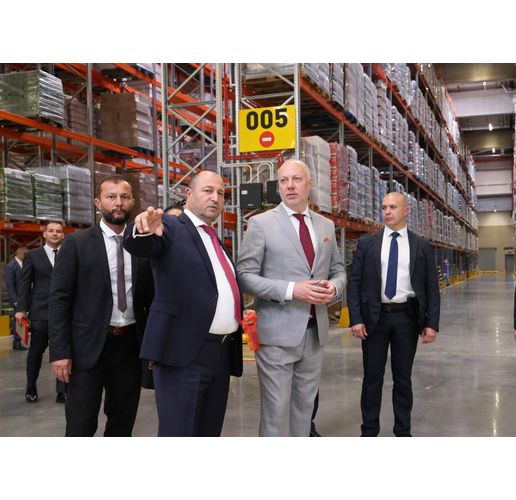 Той откри изградена нова логистична база в старозагорското село Загоре - инвестиция за над 60 милиона лева, осигуряваща повече от 250 нови работни места