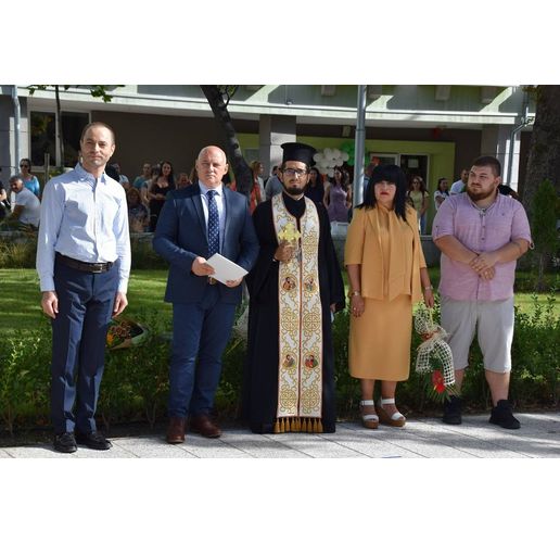 Зам.-кметовете на Асеновград - официални гости на три училища в първия учебен ден