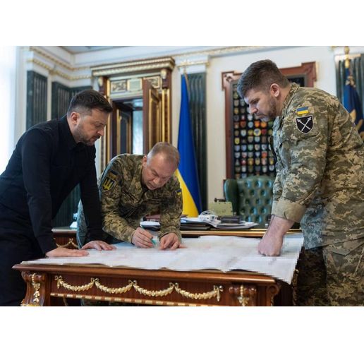 Зеленски проведе среща със Сирски и Гнатов