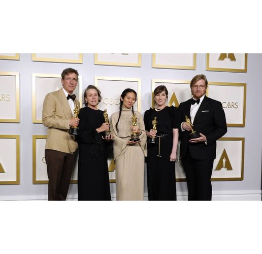 Земя на номади спечели наградата "Оскар"