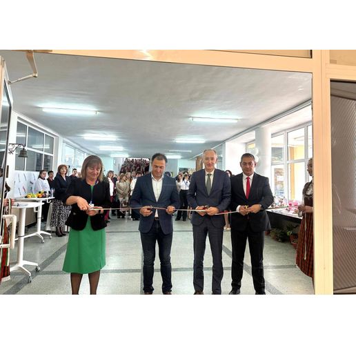 Министърът на образованието и науката Красимир Вълчев при откриването на нови и модерно оборудвани STEM центрове