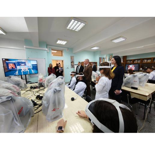 Министър Катя Ивкова посети обновената психиатрична база на университетската болница в Плевен