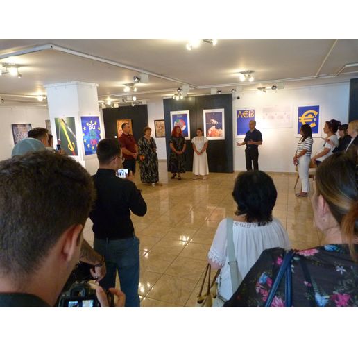 Няколкочасовата изложба "Ре-акция: България и еврото", представена в галерия "Средец", предизвика голям интерес и ще бъде показана и в чужбина 