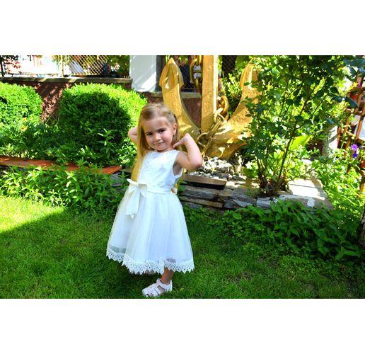 Община Асеновград и тази година ще посрещне стотици малки момиченца - "Слънчови невести" - облечени в булчински рокли
