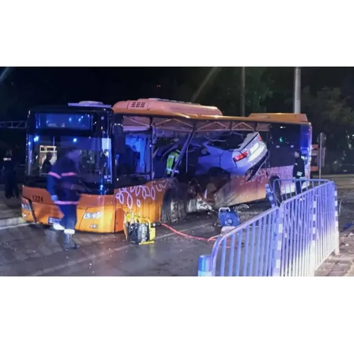 Катастрофата между автобус и лека кола
