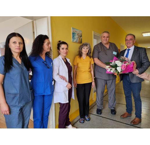 Кметът на Асеновград - на визита в болницата по повод Бабинден