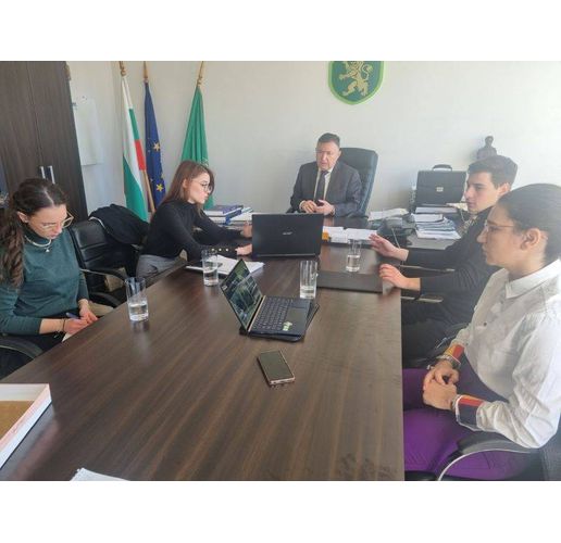 Кметът на Карлово д-р Емил Кабаиванов обсъди с карловски младежи бъдещи съвместни проекти