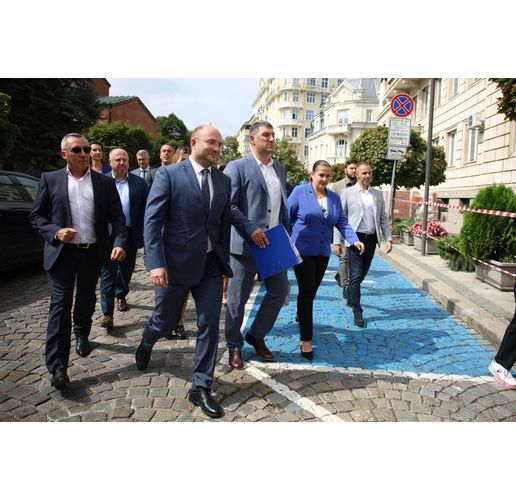 Коалицията ГЕРБ-СДС се регистрира за предстоящите местни избори в София