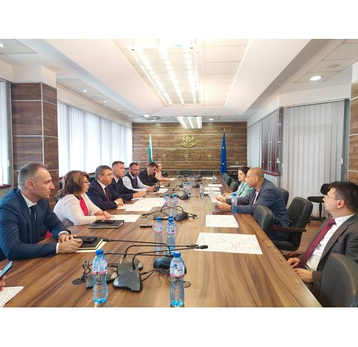 Министър Коритарова обсъди с депутати обходните маршрути заради строителството на първокласния път Мездра – Ботевград