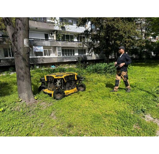 Косачка робот вече коси зелените площи в Асеновград