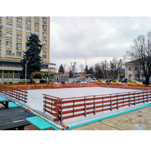 Ледената пързалка в Мездра 