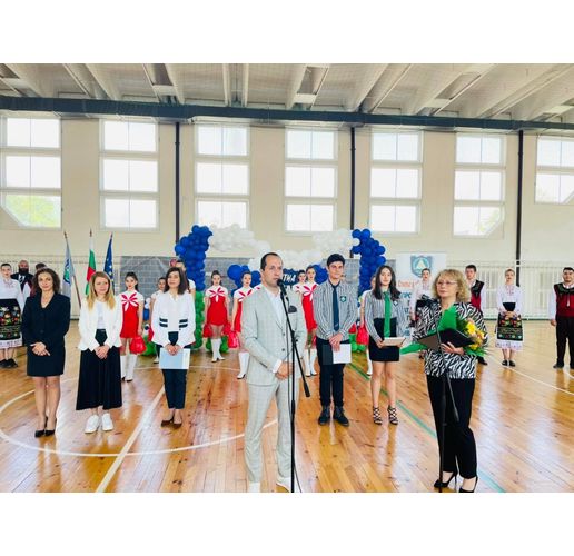 Математическата гимназия във Враца отбеляза патронния си празник