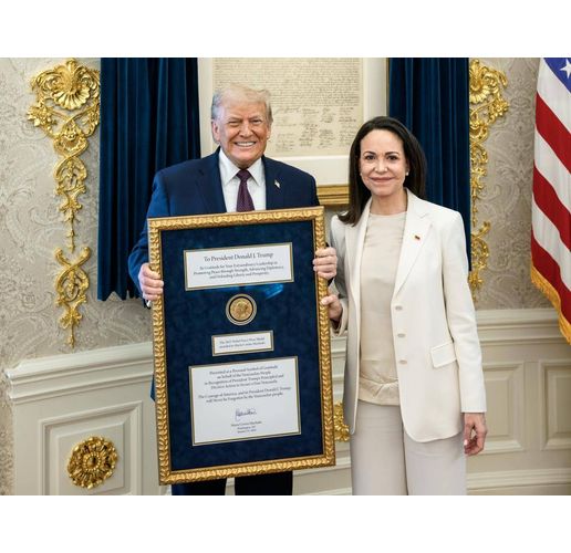 Мачадо връчи на Тръмп Нобеловата си награда за мир