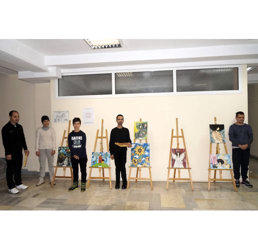 Мездренски деца с увреждания подредиха обща художествена изложба