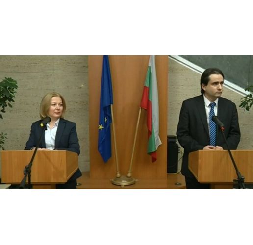 Министрите Надежда Йорданова и Божидар Божанов