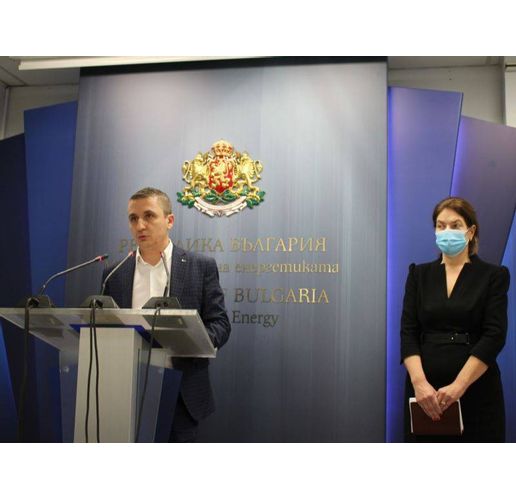 Министър Александър Николов и зам.-министър Ива Петрова