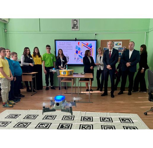 Министър Вълчев откри STEM център и в ОУ "Св. Св. Кирил и Методий" в село Труд