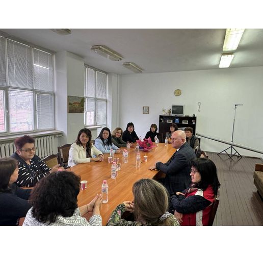 Министърът на образованието с изненадващо посещение в училище в Оряхово