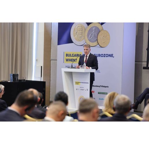 Министърът на икономиката и индустрията д-р Петко Николов на конференцията "България в еврозоната, кога?"