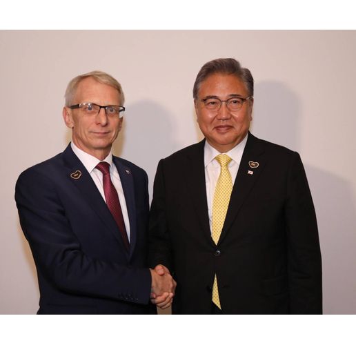Министър-председателят се срещна с Парк Джин, министър на външните работи на Република Корея