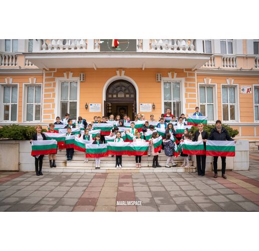 Над 600 първокласници във Враца получиха българското знаме