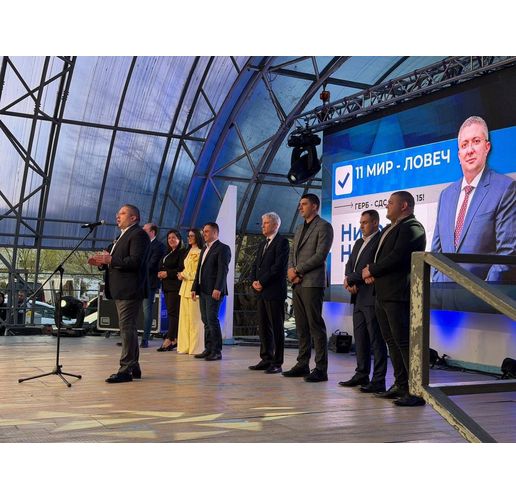 Николай Нанков и останалите кандидати за народни представители в 11-ти МИР от листата на ГЕРБ-СДС