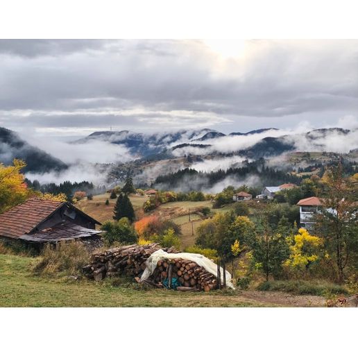 Облачно и дъждовно есенно време