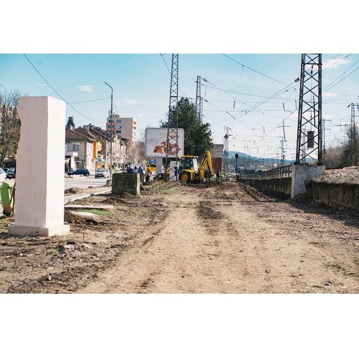 Обновяват участък от пешеходната зона на една от централните градски улици в Мездра