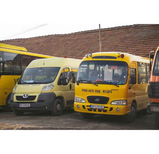 Община Мездра търси да назначи шофьори на автобуси 