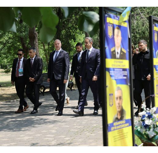 Премиерът Желязков, украинският президент Зеленски и лидери от Югоизточна Европа поднесоха цветя на Алеята на героите в Одеса