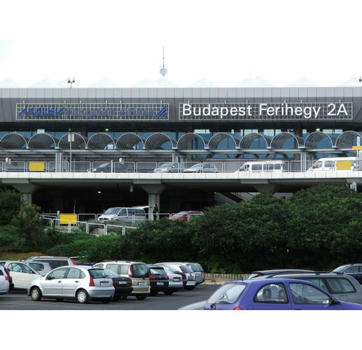 Орбан иска да изкупи обратно дяловете на летището в Будапеща