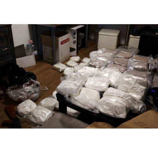 Оръжие и над 55 кг наркотици откри СДВР в къща в София