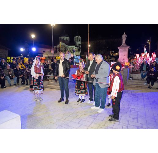 Напълно обновен площад вече краси центъра на село Моравица 