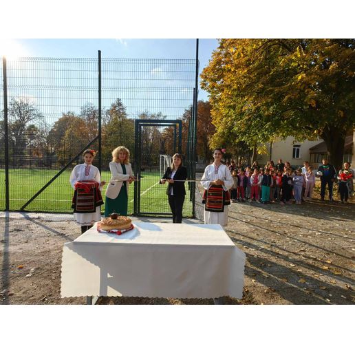 Откриха нова спортна площадка в село Селановци