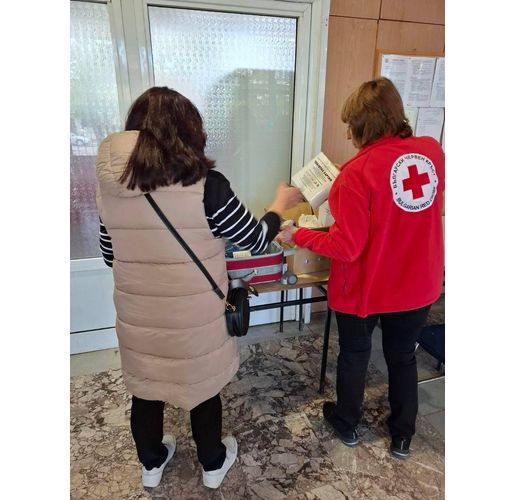 Продължава раздаването на хранителни и хигиенни пакети по Програма "Храни и основно материално подпомагане"