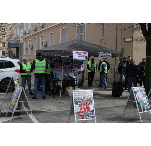 Палатков лагер на служители на МВР до Министерствто на финансите-1